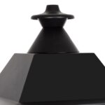 Lampadaire extérieur tête conique noire en métal avec abat-jour angulaire