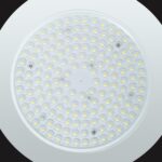 Lampadaire LED tête ronde avec matrice de LED blanches visibles