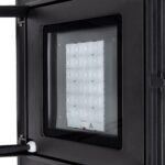 Lampadaire LED module carré avec matrice de LED visible, boîtier noir et vitre de protection