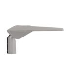 Lampadaire extérieur gris aluminium à tête plate allongée, fixation sur poteau, finition mate