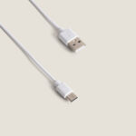 Câble USB-A vers USB-C blanc, gaine plastique, connecteurs métalliques