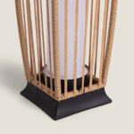 Lampadaire extérieur LED beige à abat-jour cylindrique avec lattes tressées et base noire carrée