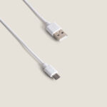 Câble micro-USB vers USB-A blanc avec connecteurs plastiques