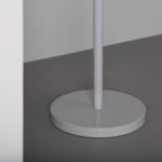 Lampadaire socle circulaire en métal gris mat avec mât cylindrique