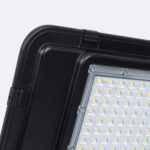 Lampadaire solaire LED noir, panneau LED matriciel visible, boîtier rectangulaire