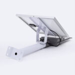 Lampadaire solaire LED blanc avec panneau solaire inclinable et mât de fixation métallique