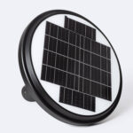 Lampadaire solaire tête ronde avec panneaux photovoltaïques noirs, cadre noir et fixation pour poteau