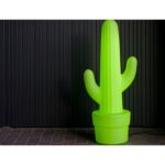 Lampe en forme de cactus vert fluo en plastique lisse à poser