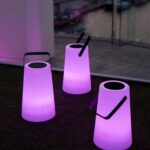 Lampe portable d'extérieur conique avec poignée noire, éclairage LED violet