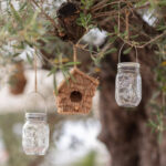 Lampe solaire bocal en verre suspendue, couvercle métal et guirlandes lumineuses