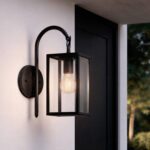 Applique murale noire en aluminium et verre, structure carrée à bras courbé pour éclairage extérieur