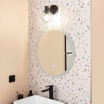 Applique murale en verre clair et métal noir, globe sphérique