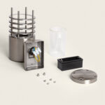 Applique murale extérieure en acier inoxydable avec cage, diffuseur en verre et pièces de montage visibles