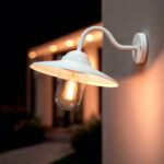 Applique murale extérieure blanche en aluminium, bras courbé et abat-jour conique avec ampoule visible