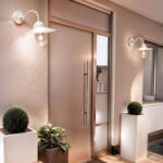 Applique murale extérieure blanche en aluminium avec abat-jour et globe en verre transparent