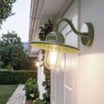 Applique murale extérieure verte en aluminium avec abat-jour conique et globe protecteur en verre