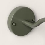 Applique murale en aluminium vert mat, socle rond avec bras courbé pour fixation murale