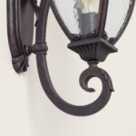 Applique murale extérieure en aluminium finition bronze avec verre martelé et bras en volute