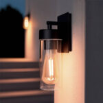 Applique murale extérieure en métal noir avec verre cylindrique transparent et ampoule à filament visible