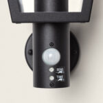 Applique murale extérieure noire en aluminium avec détecteur de mouvement et réglages sensibilité et durée visibles