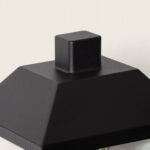 Applique murale extérieure noire en aluminium mat, chapeau pyramidal avec sommet cubique
