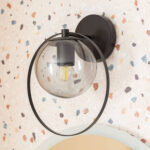 Applique murale extérieure globe en verre transparent avec armature métal noir mat