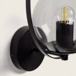 Applique murale en métal noir avec globe en verre transparent