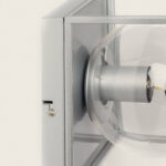 Applique murale en métal argenté avec globe en verre transparent et support mural rectangulaire