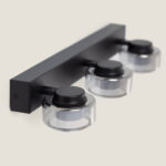 Applique murale à trois abat-jours en verre transparent, support en métal noir mat