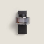 Applique murale noire en métal avec verre transparent et base rectangulaire