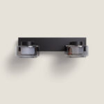 Applique murale double noire en métal avec abat-jours en verre cylindriques pour salle de bain