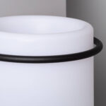 Applique murale cylindrique blanche avec diffuseur opalin et anneau noir