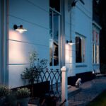 Applique murale extérieure noire en métal et verre, abat-jour transparent avec ampoule visible