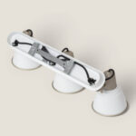 Applique murale 3 spots blanche métal, supports rectangulaires et diffuseurs coniques