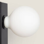 Applique murale globe opalin blanc sur plaque métal noir, fixation verticale