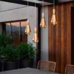 Lampe suspendue extérieure en verre goutte d'eau avec ampoules filament et câbles PVC blancs