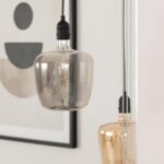 Lampe suspendue en verre fumé avec ampoule à filament et douille noire, style suspension décorative