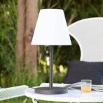 Lampe à poser abat-jour blanc, tige et socle métal gris foncé, pour extérieur sur table