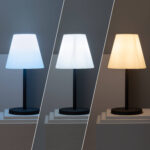 Lampe à poser extérieure abats-jour conique blanc, pied et base noirs métalliques, éclairage variable (blanc froid à chaud)