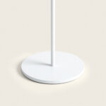 Lampe à poser socle circulaire blanc avec tige verticale mince, finition mate