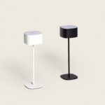 Lampe à poser LED sur pied têtes carrées blanc et noir finition mate