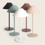 Lampe à poser conique en métal mat, couleurs blanc, vert céladon, beige, bordeaux et noir
