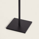 Lampe à poser noire socle carré en métal mat avec tige cylindrique