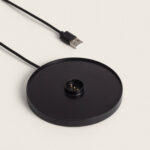 Socle de charge circulaire noir avec câble USB et connecteur à broches pour lampe