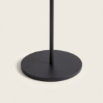 Lampe à poser noire, base ronde plate en métal et tige verticale fine
