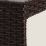 Lampe à poser extérieure en résine tressée marron foncé, détail d'angle rectangulaire