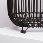 Lampe à poser noire, structure métallique tressée avec petit pied
