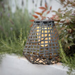 Lampe à poser LED extérieure en métal tressé brun avec anse, lumière chaude