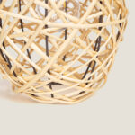 Lampe à poser sphère en rotin tressé naturel beige, structure intérieure noire