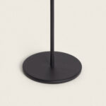 Lampe à poser noir en aluminium, socle rond mat et tige verticale fine